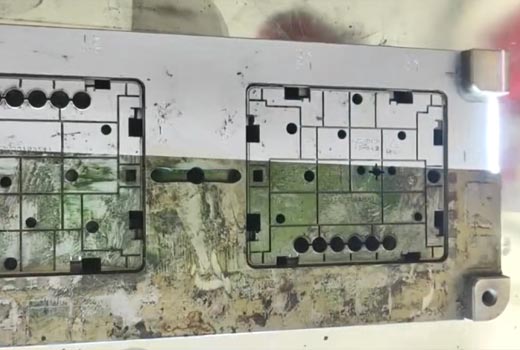 레이저 녹 제거제의 녹 제거 효율